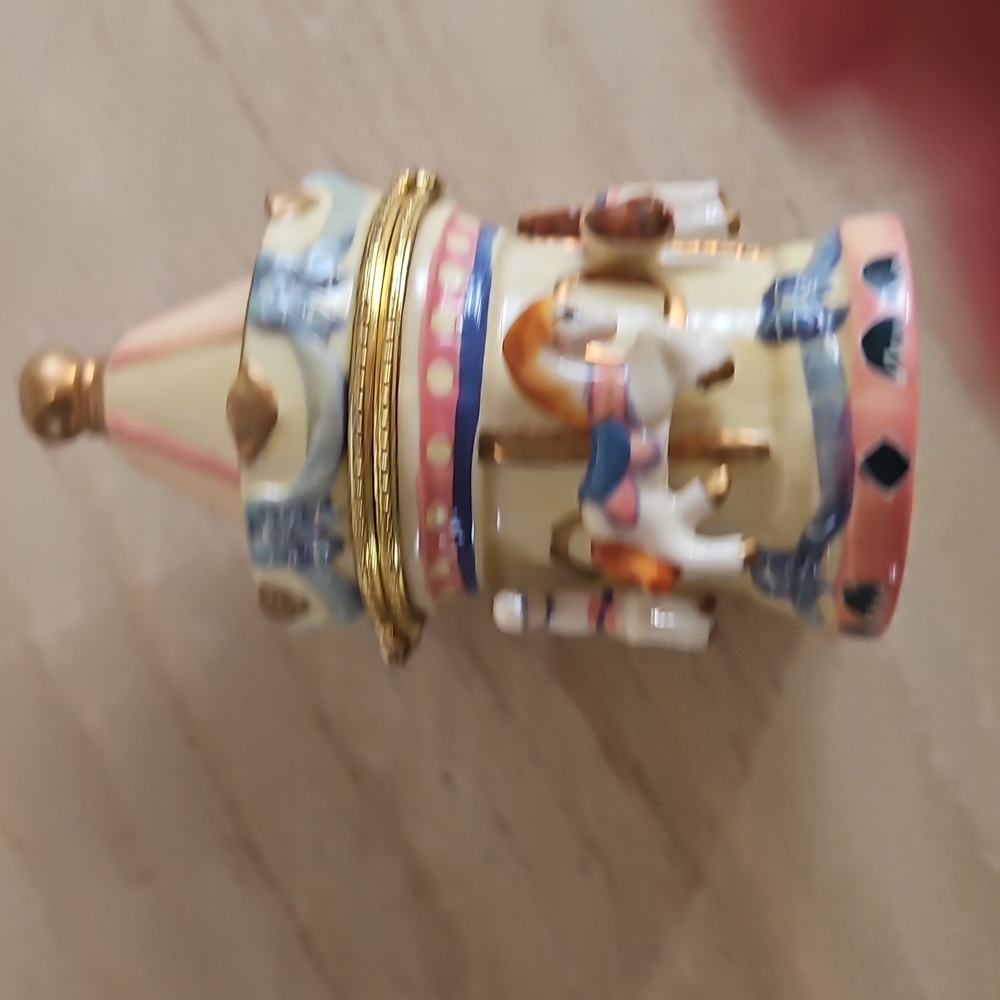 Small Carousel Ceramic Box - Picture 3 of 10